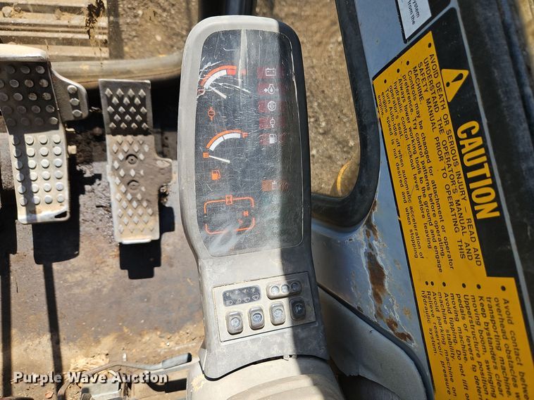 image for item EI8411 1997 John Deere 690E LC excavator