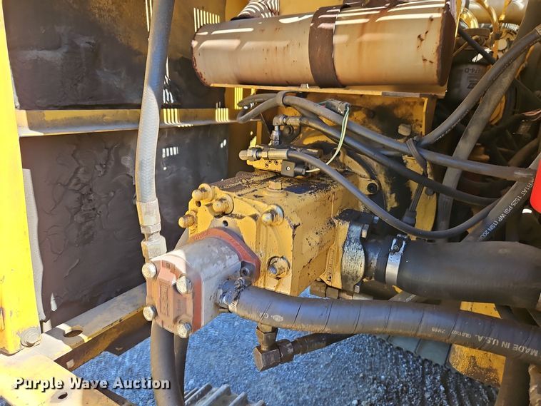 image for item EI8411 1997 John Deere 690E LC excavator