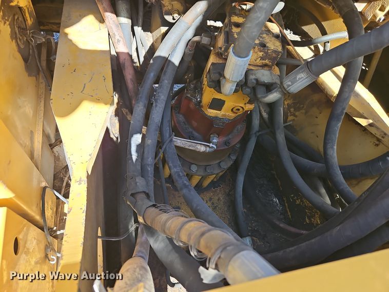 image for item EI8411 1997 John Deere 690E LC excavator