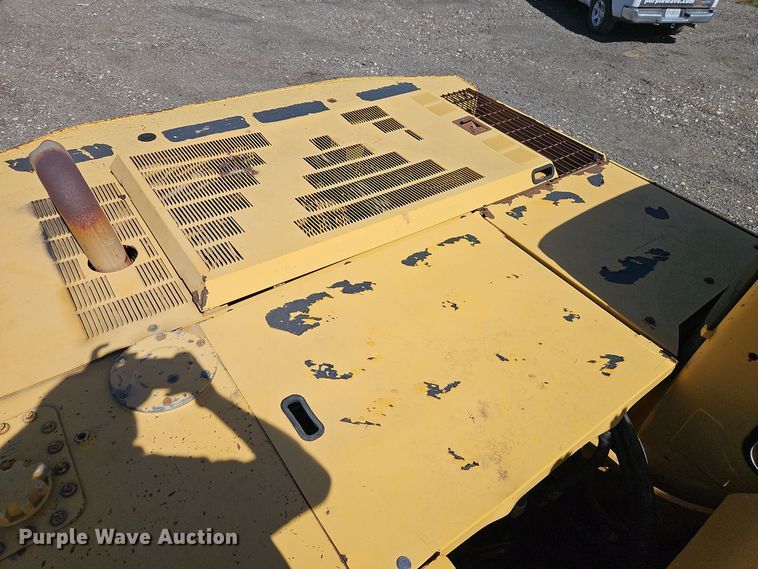 image for item EI8411 1997 John Deere 690E LC excavator