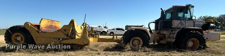 image for item EJ3069 2002 Bell 4206D tractor with scraper