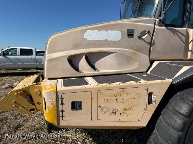 image for item EJ3069 2002 Bell 4206D tractor with scraper