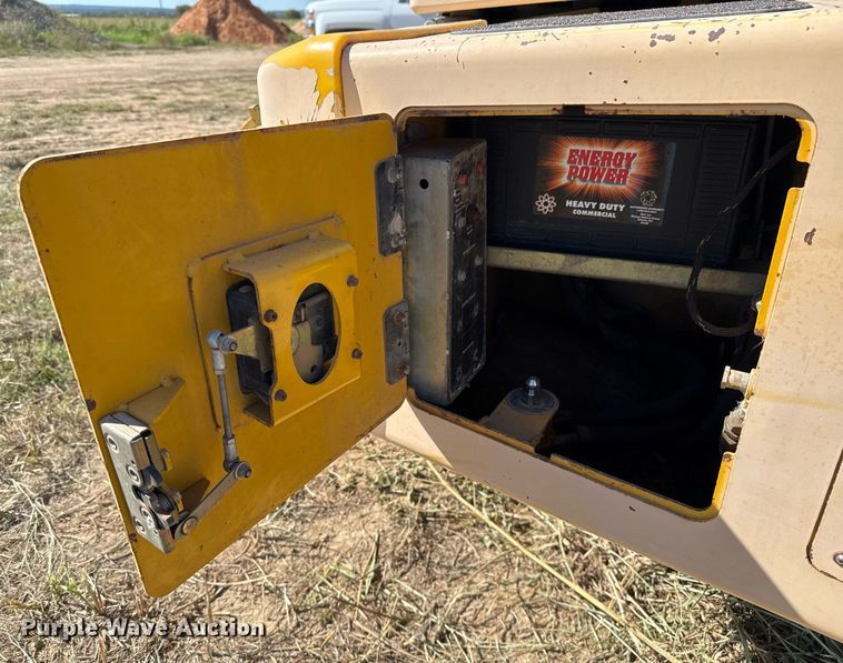 image for item EJ3069 2002 Bell 4206D tractor with scraper