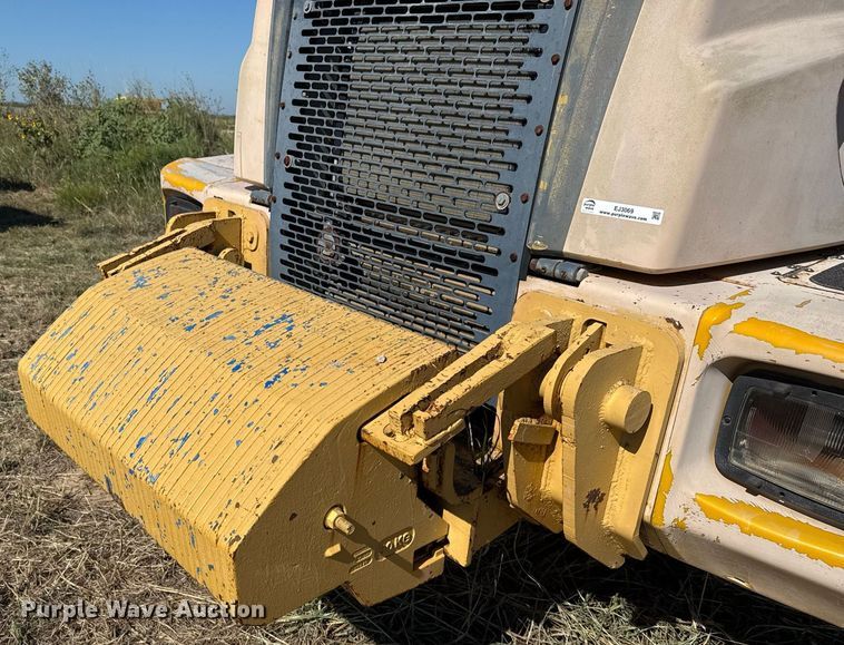 image for item EJ3069 2002 Bell 4206D tractor with scraper