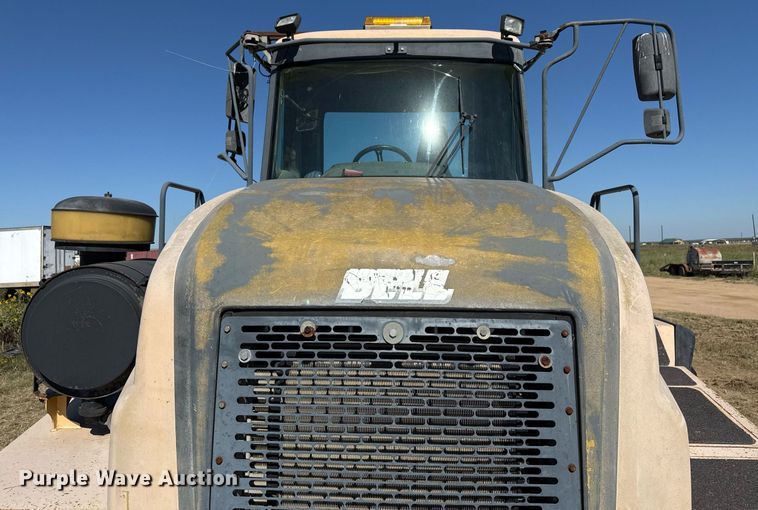 image for item EJ3069 2002 Bell 4206D tractor with scraper