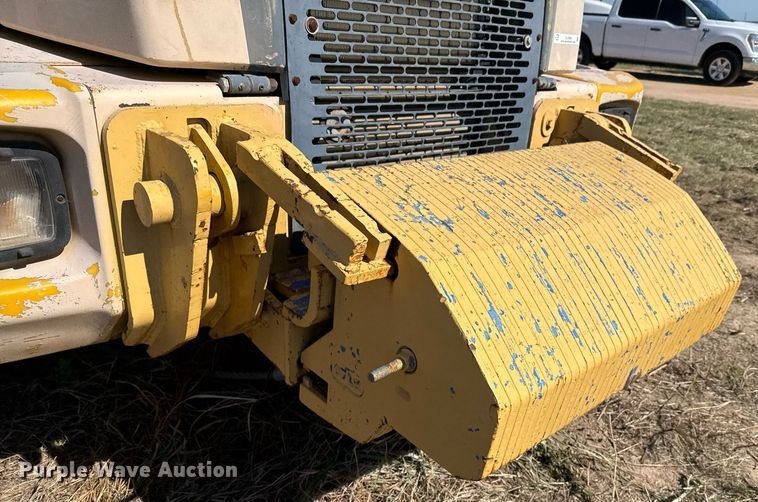 image for item EJ3069 2002 Bell 4206D tractor with scraper