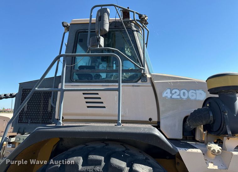 image for item EJ3069 2002 Bell 4206D tractor with scraper