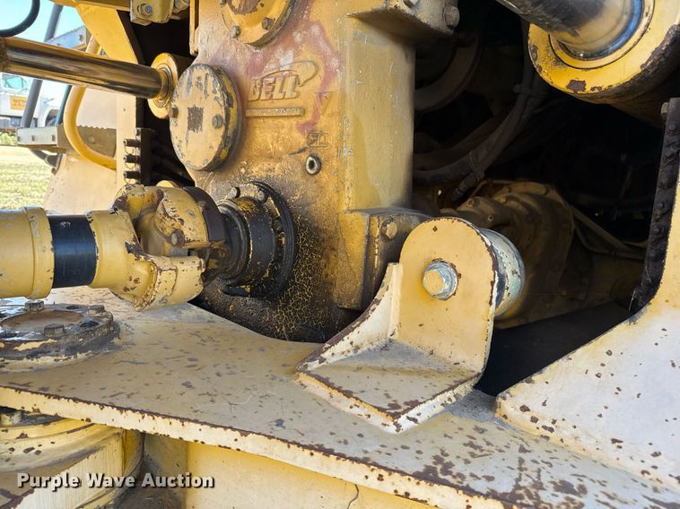 image for item EJ3069 2002 Bell 4206D tractor with scraper