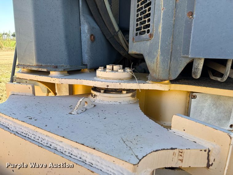 image for item EJ3069 2002 Bell 4206D tractor with scraper