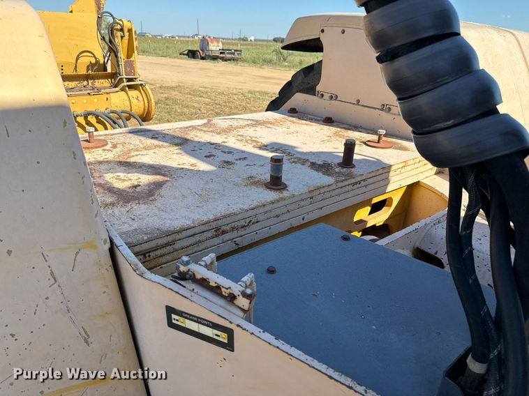 image for item EJ3069 2002 Bell 4206D tractor with scraper