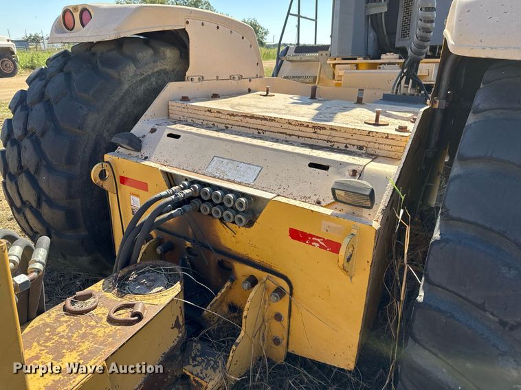 image for item EJ3069 2002 Bell 4206D tractor with scraper