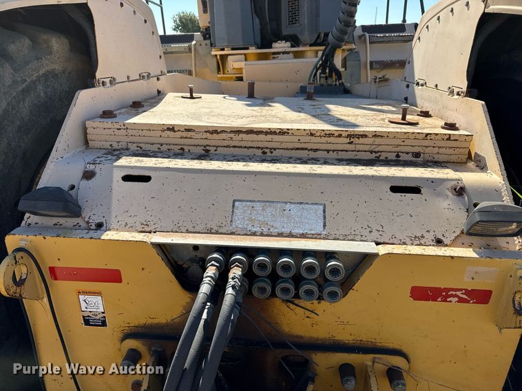 image for item EJ3069 2002 Bell 4206D tractor with scraper