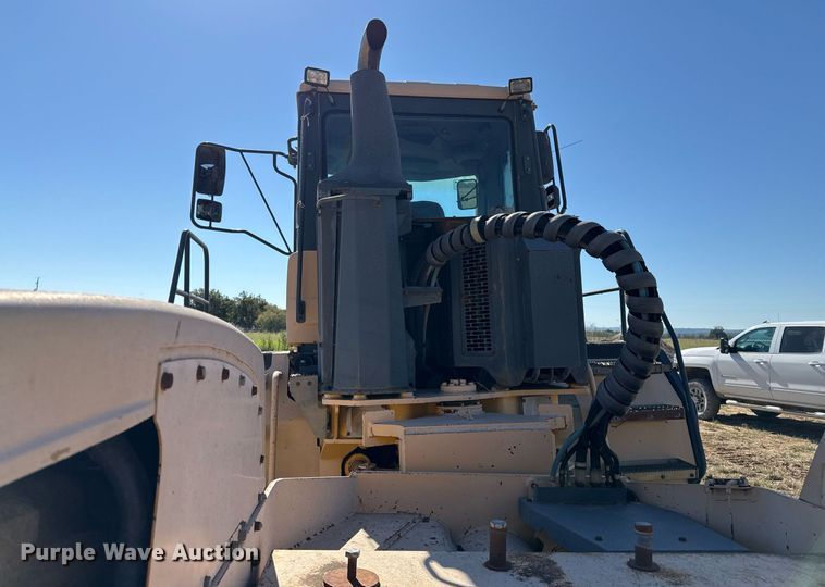 image for item EJ3069 2002 Bell 4206D tractor with scraper