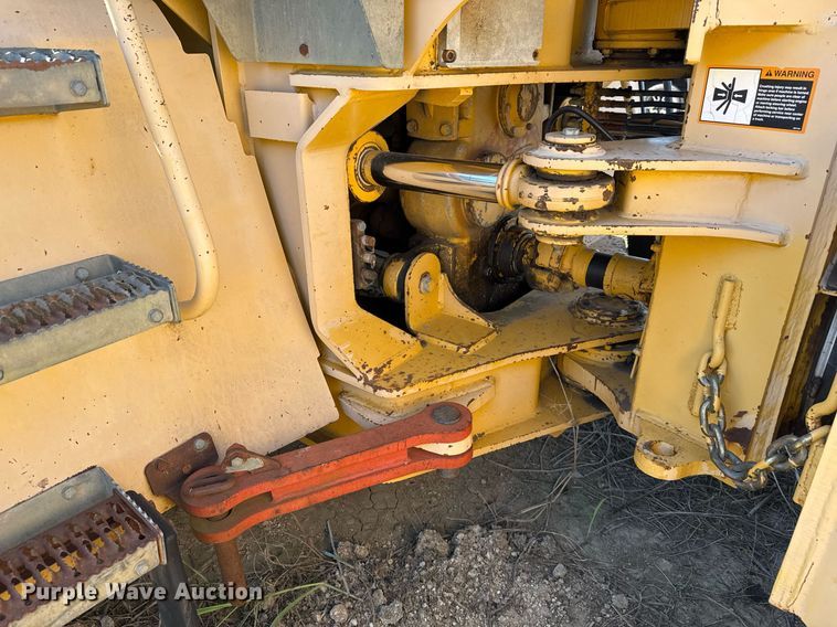 image for item EJ3069 2002 Bell 4206D tractor with scraper