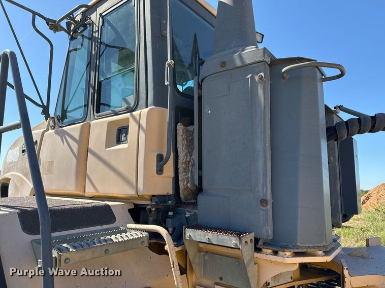 image for item EJ3069 2002 Bell 4206D tractor with scraper