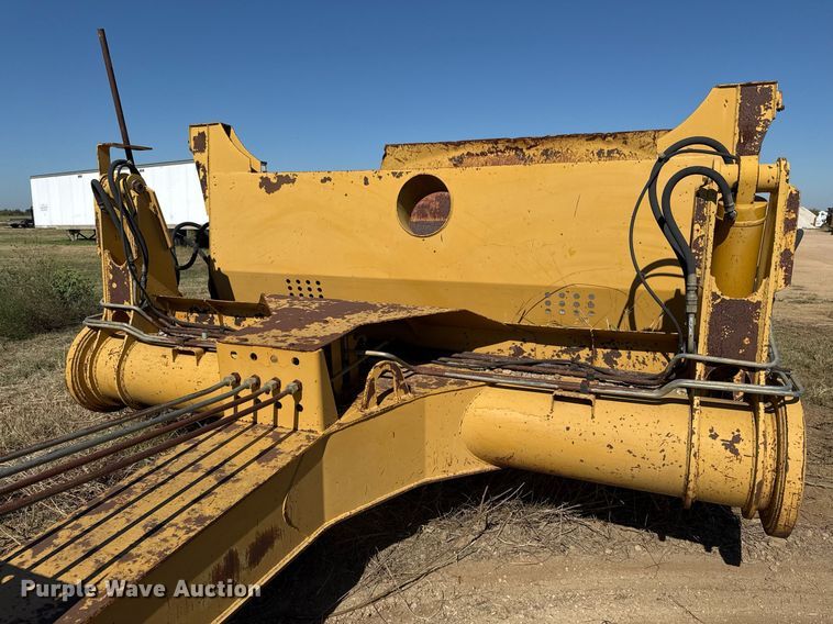 image for item EJ3069 2002 Bell 4206D tractor with scraper