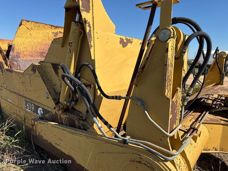 image for item EJ3069 2002 Bell 4206D tractor with scraper