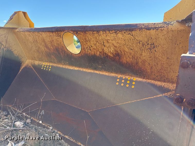 image for item EJ3069 2002 Bell 4206D tractor with scraper