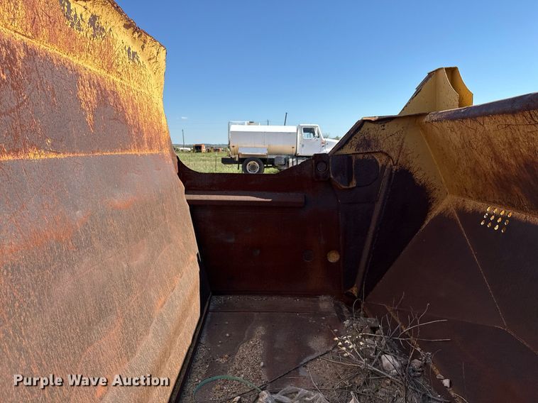 image for item EJ3069 2002 Bell 4206D tractor with scraper