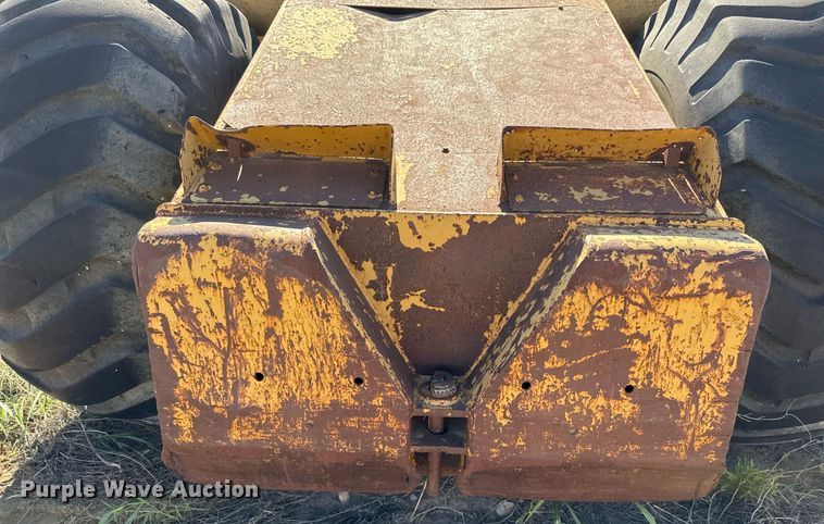 image for item EJ3069 2002 Bell 4206D tractor with scraper