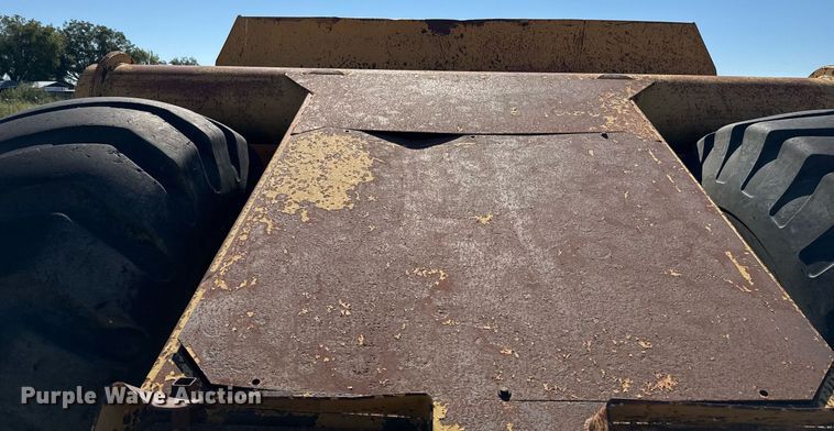 image for item EJ3069 2002 Bell 4206D tractor with scraper