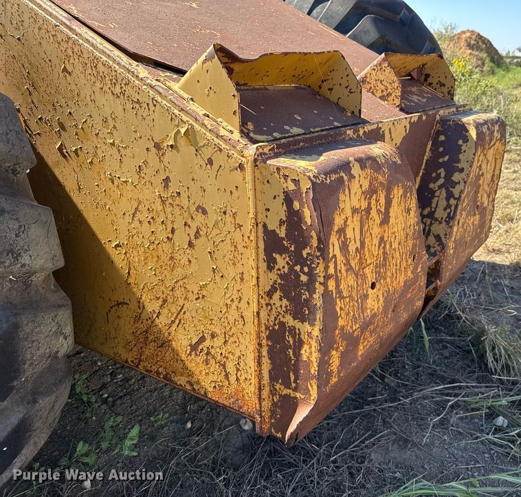 image for item EJ3069 2002 Bell 4206D tractor with scraper