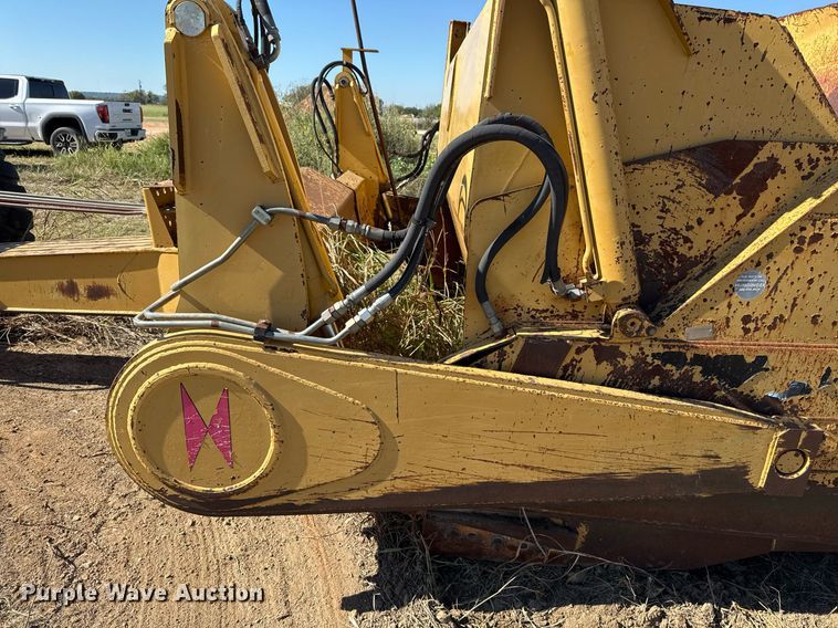 image for item EJ3069 2002 Bell 4206D tractor with scraper