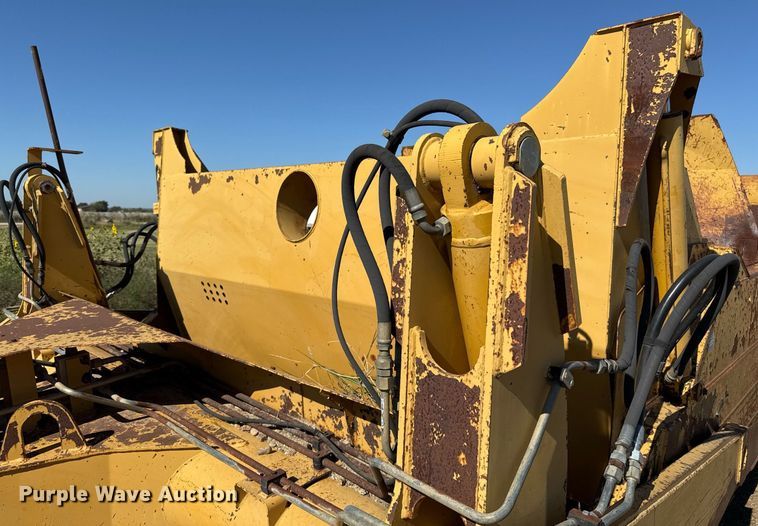 image for item EJ3069 2002 Bell 4206D tractor with scraper