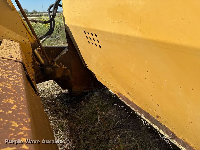 image for item EJ3069 2002 Bell 4206D tractor with scraper