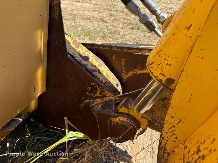 image for item EJ3069 2002 Bell 4206D tractor with scraper