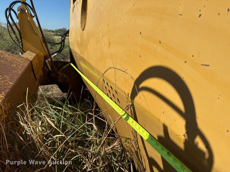 image for item EJ3069 2002 Bell 4206D tractor with scraper