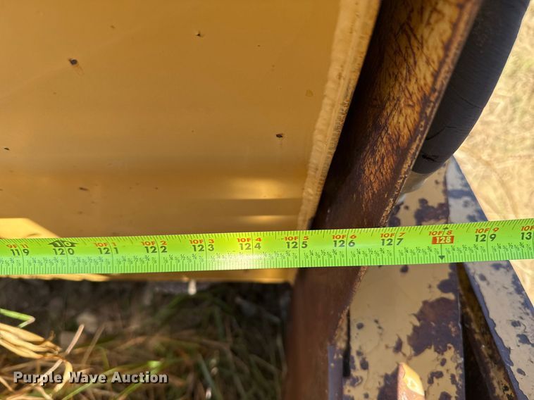 image for item EJ3069 2002 Bell 4206D tractor with scraper