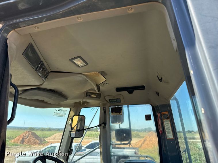 image for item EJ3069 2002 Bell 4206D tractor with scraper