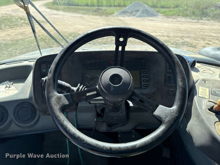 image for item EJ3069 2002 Bell 4206D tractor with scraper