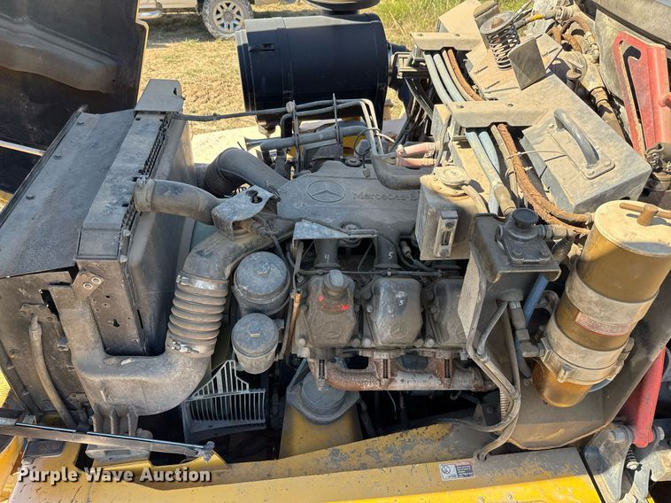 image for item EJ3069 2002 Bell 4206D tractor with scraper