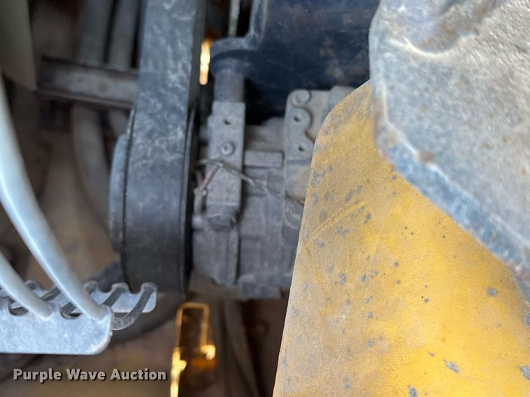 image for item EJ3069 2002 Bell 4206D tractor with scraper