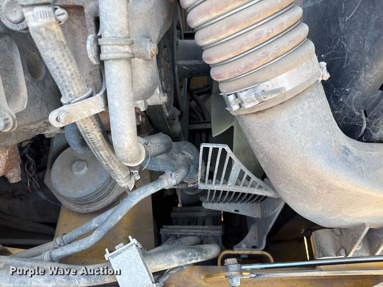 image for item EJ3069 2002 Bell 4206D tractor with scraper