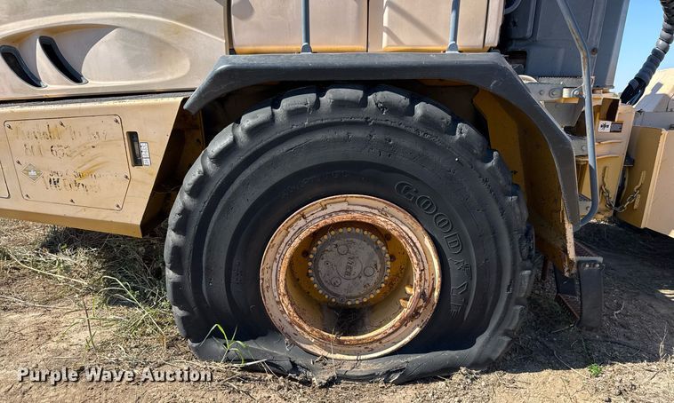 image for item EJ3069 2002 Bell 4206D tractor with scraper