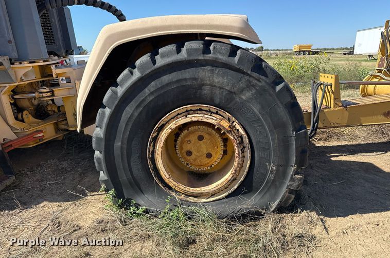 image for item EJ3069 2002 Bell 4206D tractor with scraper