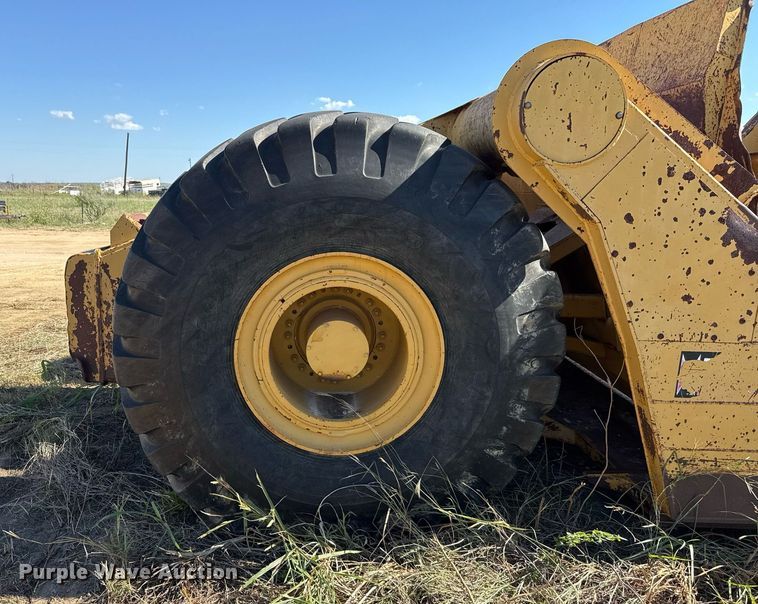 image for item EJ3069 2002 Bell 4206D tractor with scraper