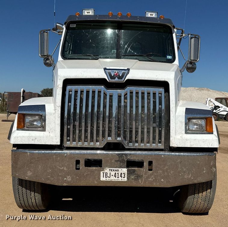 image for item EJ3071 2015 Western Star 4700SF dump truck