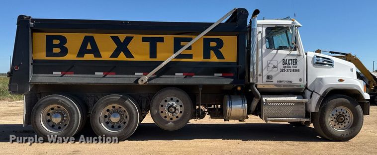 image for item EJ3071 2015 Western Star 4700SF dump truck