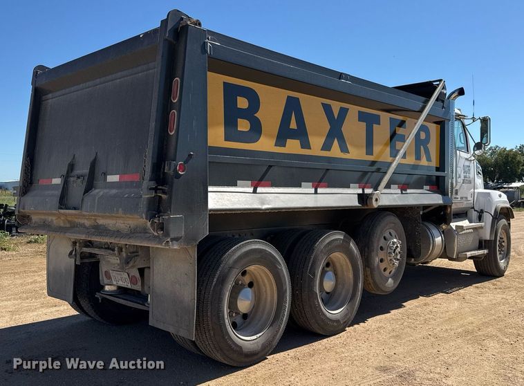 image for item EJ3071 2015 Western Star 4700SF dump truck