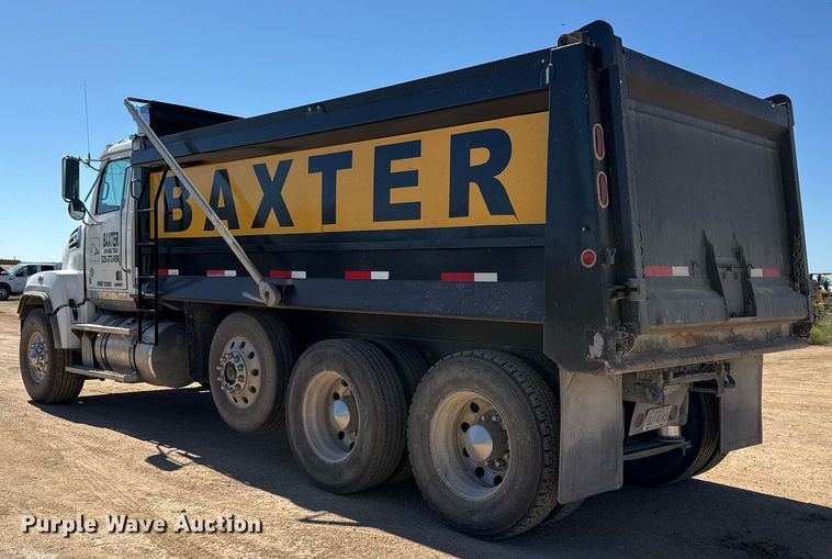 image for item EJ3071 2015 Western Star 4700SF dump truck