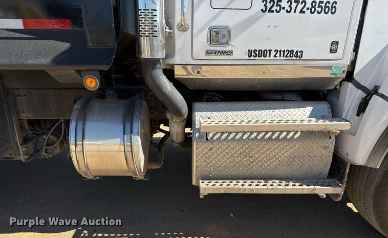 image for item EJ3071 2015 Western Star 4700SF dump truck