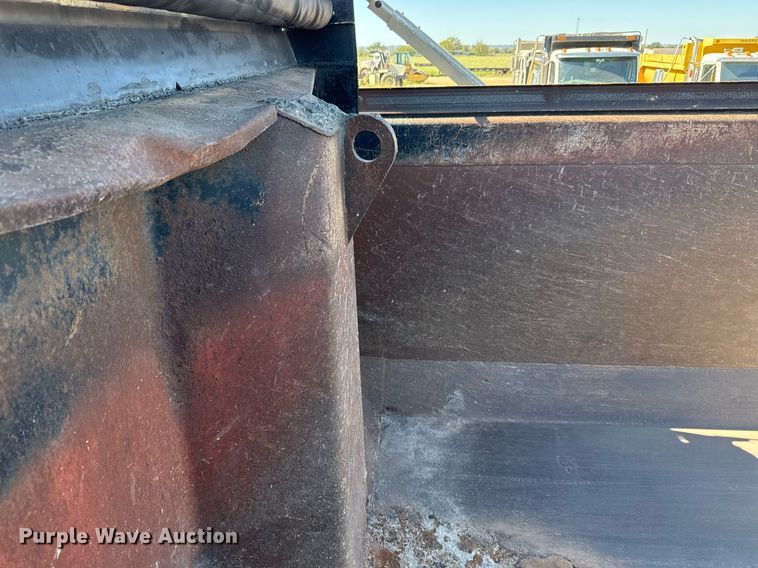 image for item EJ3071 2015 Western Star 4700SF dump truck