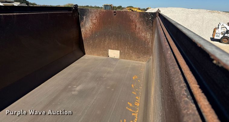 image for item EJ3071 2015 Western Star 4700SF dump truck