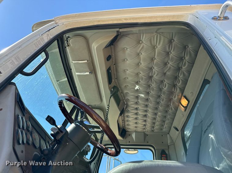 image for item EJ3071 2015 Western Star 4700SF dump truck