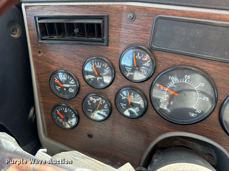 image for item EJ3071 2015 Western Star 4700SF dump truck