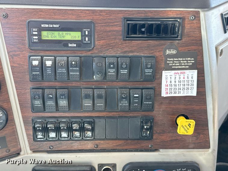 image for item EJ3071 2015 Western Star 4700SF dump truck